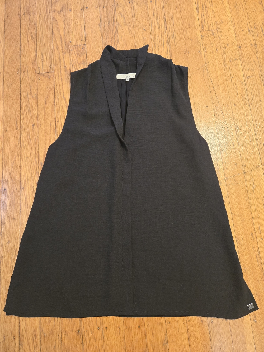 🆕️3/$50🌻Monk & Lou Sleeveless V-Neck Blouse